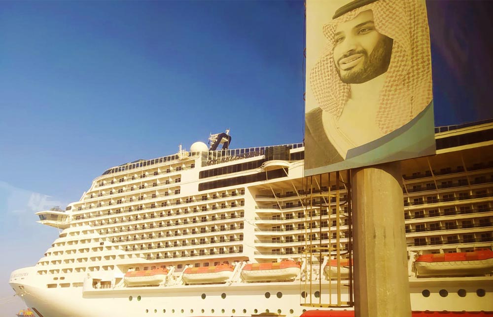 Puerto de Jeddah, Arabia Saudí para embarcar en el MSC Bellisima en un crucero por el Mar Rojo